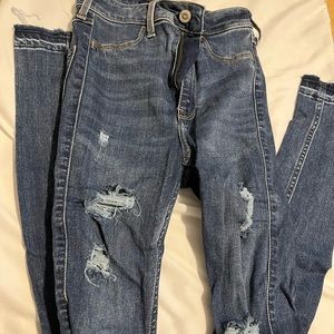 hollister jeans!